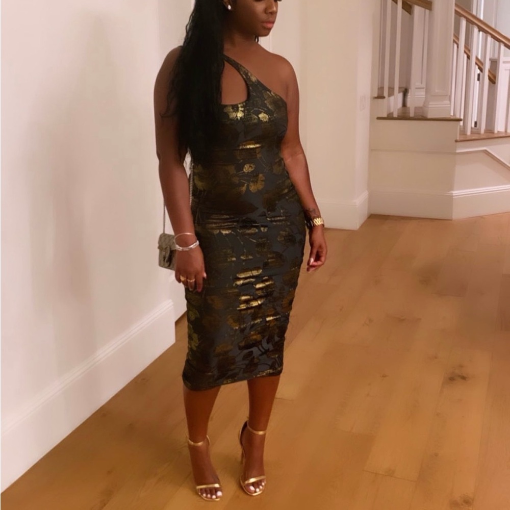 Elegant Black and Gold One-Shoulder Dress